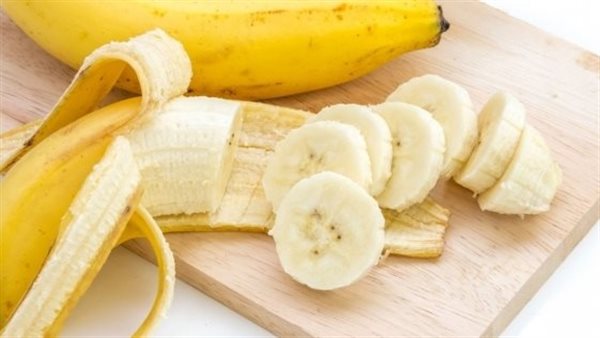 يسبب مشاكل صحية ويؤدي للوفاة.. احذر تناول الموز مع هذه الأطعمة