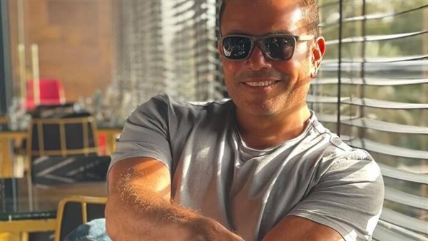 حاسب الفستان.. عمرو دياب يتعرض لموقف محرج أثناء إحياء حفل زفاف | فيديو