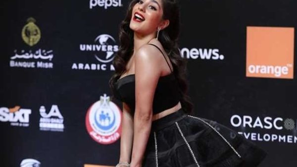 بسبب عليكي عيون.. مايان السيد تسخر من فيديو أحمد سعد | شاهد