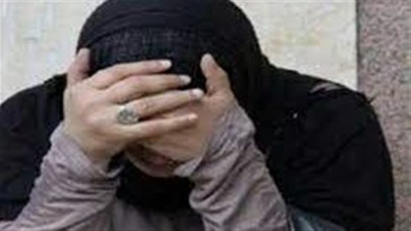 جبروت زوج.. حبس زوجته 4 سنوات ومارس الرذيلة مع ساقطات أمام عيونها