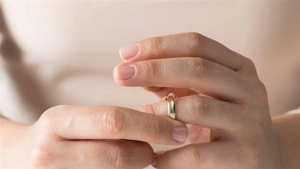 أنا رجل صعيدي..داليا ترفع دعوى خلع والزوج يطالب بنشوزها