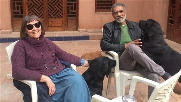 تفاصيل مثيرة.. زوجة سيد رجب الأمريكية تتهمه بطردها من منزلها