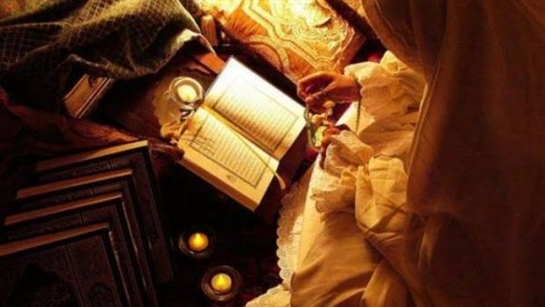 مبروك عطية يحسم الجدل..هل يجب على المرأة تغطية شعرها أثناء قراءة القرآن؟ | فيديو 