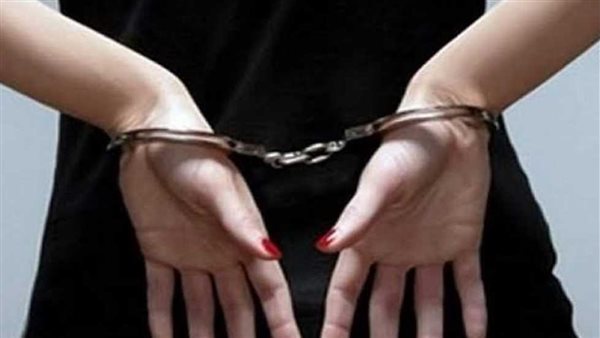 بعد علاقة غير شرعية..تجديد حبس ربة منزل وزوجها لاتهامهم بقتل موظف وتقطيع جثته والقاءها في الصحراء 