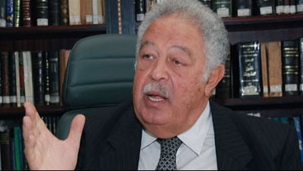 سقط أثناء دفاعه عن المحامين.. لحظة وفاة رجائى عطية فى المحكمة | شاهد