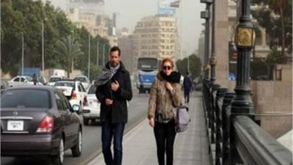 لماذا لا يجب تخفيف الملابس؟.. تحذير عاجل من «الخديعة الكبرى» للطقس