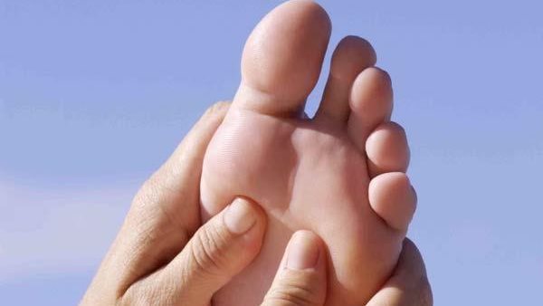 انتبه.. 6 علامات تحذيرية في قدميك تشير إلى الإصابة بسرطان الجلد