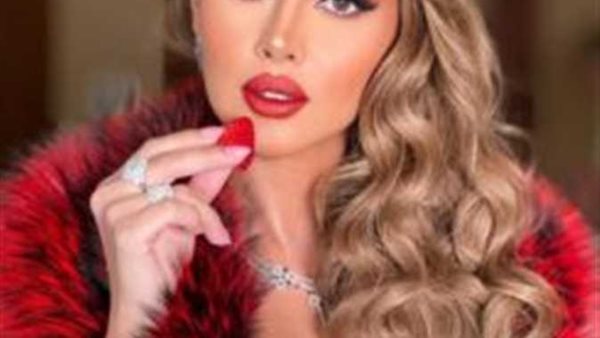 سر الفستان الأحمر.. هل تعيش ياسمين رئيس قصة حب جديدة بعد هادي الباجوري ؟