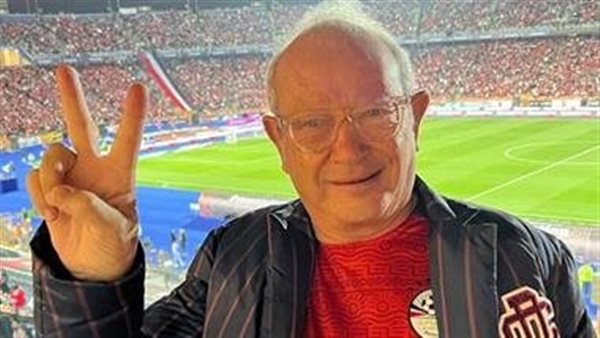 أنا مش سفيه.. رد ناري من نجيب ساويرس على توزيعه دولارات في مباراة مصر والسنغال