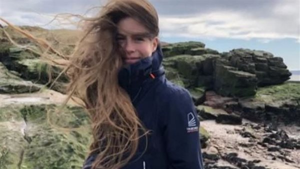 كانت زي مامته..طائر يعشش 3 شهور داخل شعر فتاة | شاهد