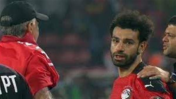 تصريح صادم من داخل غرفة خلع الملابس.. هل يلمح محمد صلاح إلى اعتزال اللعب دوليًا؟ | فيديو