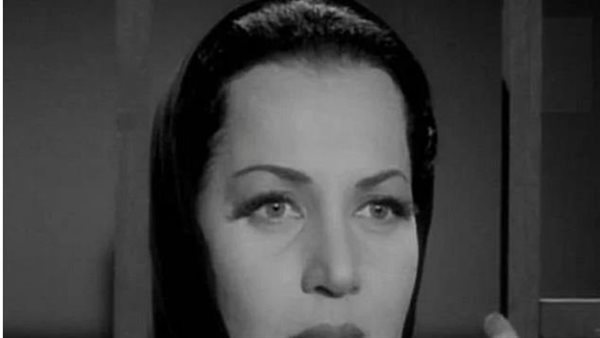 تزوجت ابنها بالخطأ.. قصة مأساوية لفنانة بدأت حياتها بسجن والدها وهروبها من زوجها