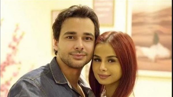 لسه متجوزين..مفاجأة في طلاق منة عرفة ومحمود المهدي بعد أزمة القبلات والأحضان