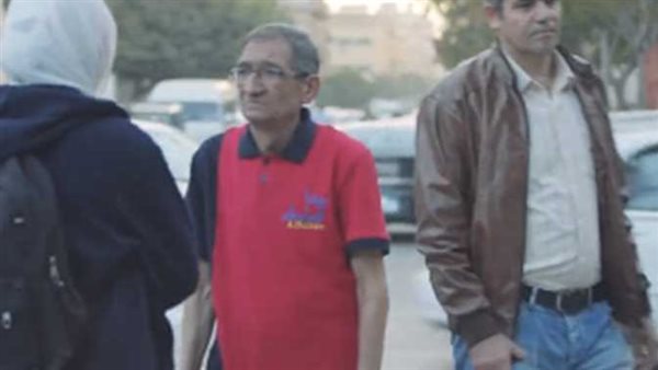 «ربنا يخدك».. فتاة تهين والدها أمام الناس وتستعر من ملابسه في «الصدمة» | فيديو