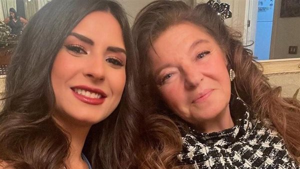 هكذا علقت ابنة شقيقها.. أحدث ظهور للفنانة المعتزلة هدى رمزي | شاهد