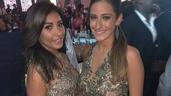 على أغنية «ستو أنا» لمسلسل أكرم حسني.. رقص دينا الشربيني وأمينة خليل في «كرڤان المشوار» | شاهد