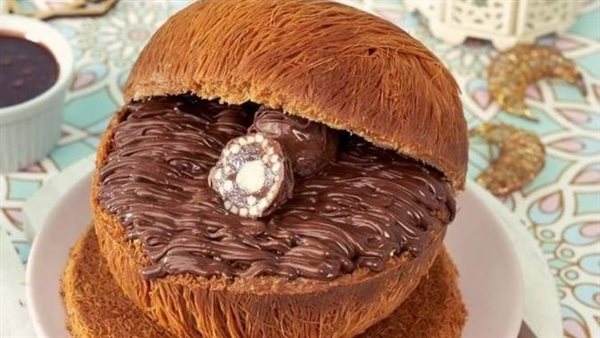  صدفة بالنوتيلا.. أغلى قطعة كنافة في مصر | شاهد