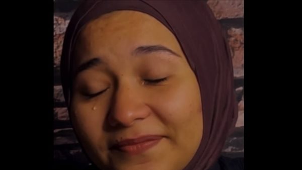  بتسقفوا للي بيقلع..رد ناري من أميرة البيلي صاحبة قصيدة «تعبت فقومت كلمته» على منتقديها | فيديو