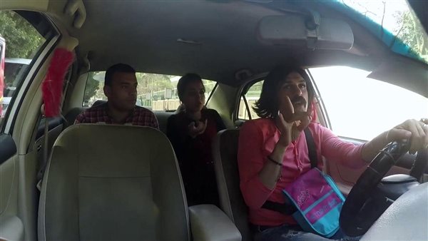 مواصفاتك حلوة والطلبة هيدفعوا فيك.. أسرار حلقة تسببت في القبض على مقدم كريزي تاكسي