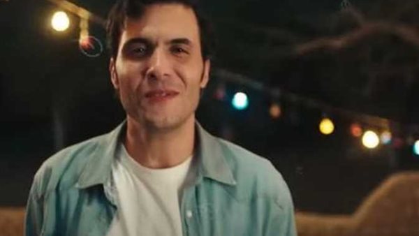 محدش يعرف يجبرني على شيء.. رد ناري من أمير عيد على منتقدي إعلان حياة كريمة