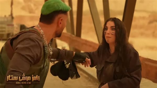 لابسة بتمان ولاّ بدلة غطس..رد فعل الفنانة درة بعد اكتشاف مقلب رامز موفي ستار | فيديو