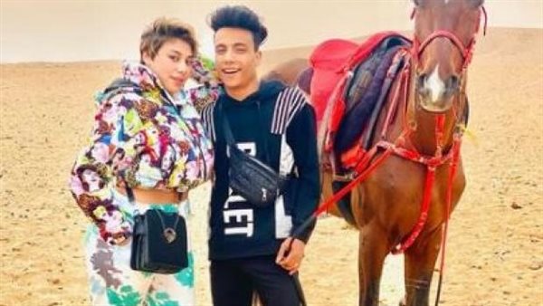 ضحك ورقص..منة عبدالعزيز تظهر مع أحد المتهمين في قضية الاعتداء عليها | فيديو