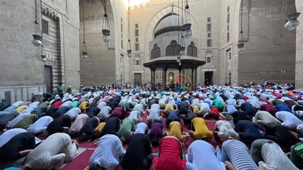 عيد الفطر.. معهد البحوث الفلكية يكشف موعد وتوقيت الصلاة 