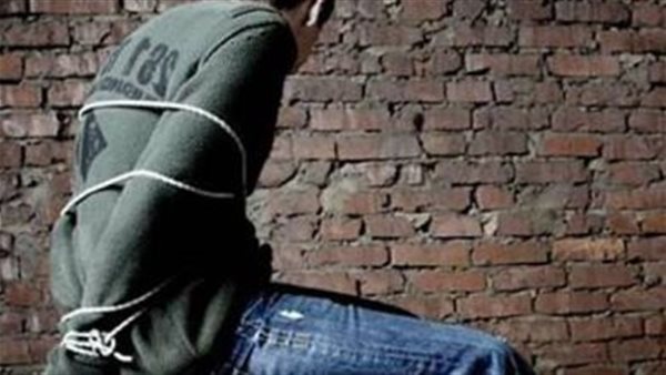 تفاصيل صادمة..إحالة 10 أشخاص للجنايات بتهمة خطف وهتك عرض سعودي وسوداني 