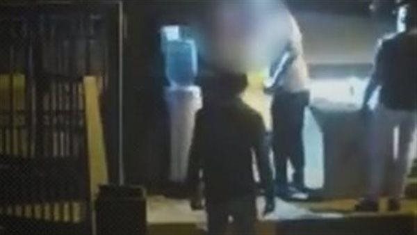 إنت مش عارف أنا مين..تفاصيل القبض على المتهم بالتعدي على فرد الأمن بكمبوند المعادي 