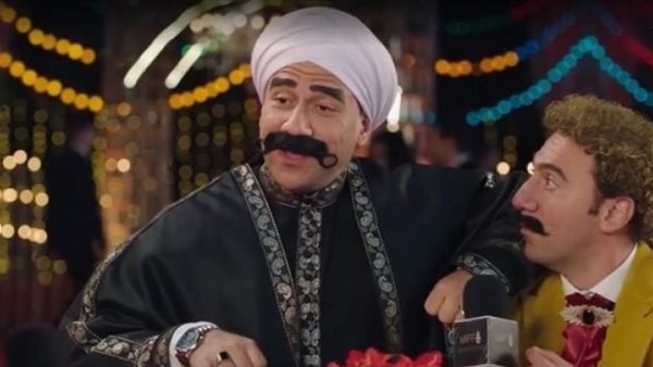 هنا سأسكت قليلا.. حكاية مغازلة الكبير أوي لـ شيرين رضا بمهرجان المزاريطة | فيديو