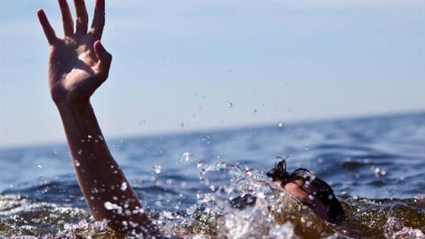 تعالى خد التليفون والهدوم.. سر تخلص شاب من حياته بالصف