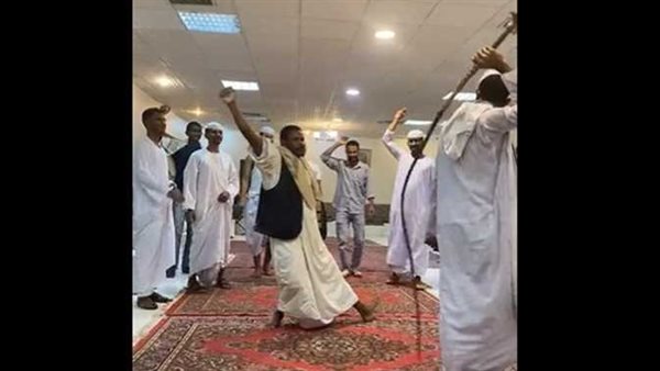 بالكرباج.. عريس يجلد المعازيم في ليلة زفافه | فيديو