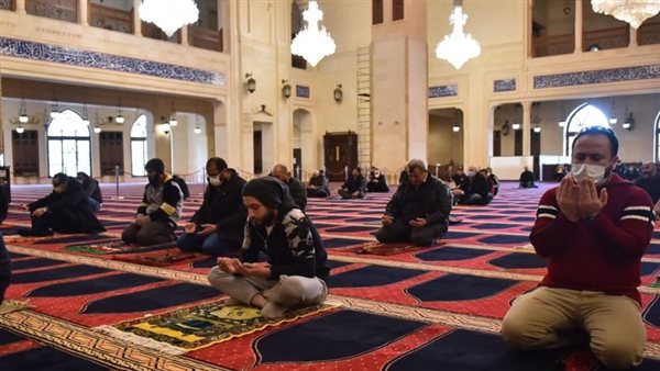 بعد عودة الحياة لطبيعتها.. وزير الأوقاف يكشف موعد فتح وغلق المساجد أمام المصلين