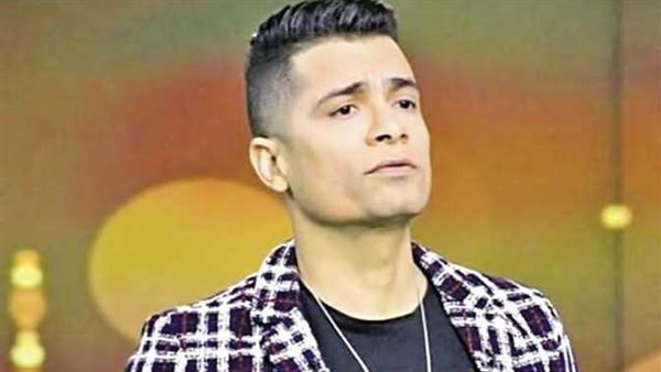 لاقيت بنت الجيران.. حسن شاكوش يقبل «مانيكان» ويثير غضب متابعيه | شاهد