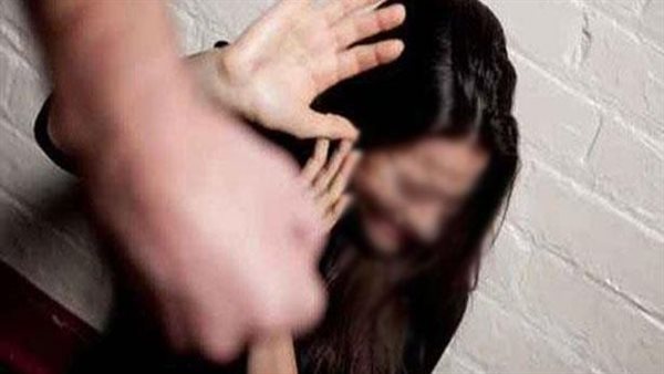 علاقة عاطفية ومقاطع مخلة..المشدد لزوجين هتكا عرض طالبة وقيدوها للتوقيع على إيصالات أمانة 