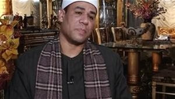 أخطأ في تلاوة قرآن الفجر فأحالته النقابة للتحقيق.. القصة الكاملة لوقف الشيخ محمد علي الطاروطي من الإذاعة | شاهد