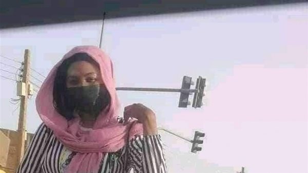 تقبل بالتعدد..حقيقة عرض فتاة نفسها للزواج في الشارع | شاهد