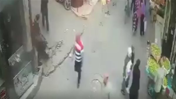 لقطات صادمة..لحظة دهس موتوسيكل للمارة قبل الإفطار بدمياط | فيديو 