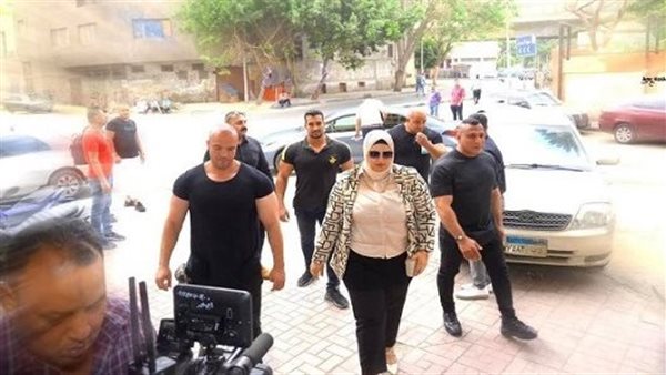 المحاضرة بربع مليون جنيه.. حكاية الأستاذة أسماء معلمة الأحياء والجاردات | شاهد