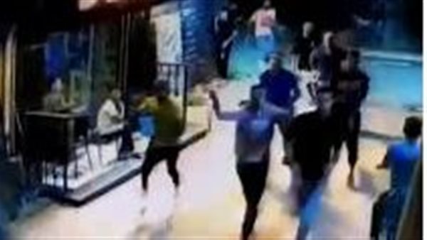 قطعوا جسم ابني قدام الناس.. أب يروي تفاصيل اقتحام مسكن نجله وسحله بدار السلام | شاهد