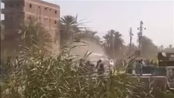 الأهالي يحطمون منزله.. تفاصيل هروب المستريح الرابع في أسوان | فيديو