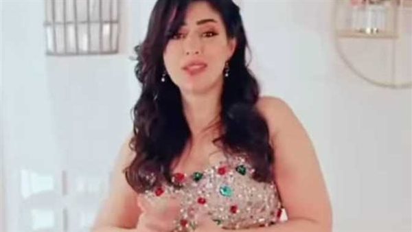 بفستان سواريه.. أيتن عامر ترد على تحدي أكرم حسني وترقص على «ستو أنا» | فيديو