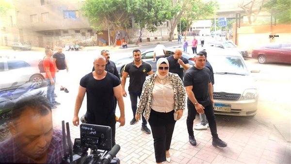 التحريات تفجر مفاجأة.. تفاصيل القبض على مُدرسة الأحياء وزوجها و4 بودي جاردات