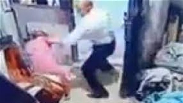 كان يتحرش ببناته..أقوال صادمة لضحية فيديو الضرب بشومة في الشرابية