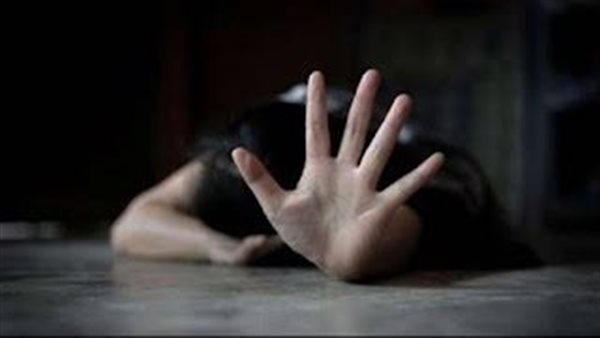 حملت منه سفاحا.. تفاصيل القبض على عاطل تعدى على ابنة زوجته لمدة 5 سنوات 