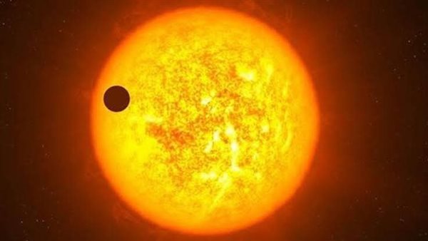 تسبب أضرارًا للعين.. تحذير من ظاهرة فلكية تشهدها الكرة الأرضية | فيديو