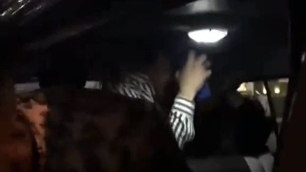 سيدة فضحته.. أول تحرك بشأن فيديو مشاهدة أفلام إباحية داخل ميكروباص | شاهد