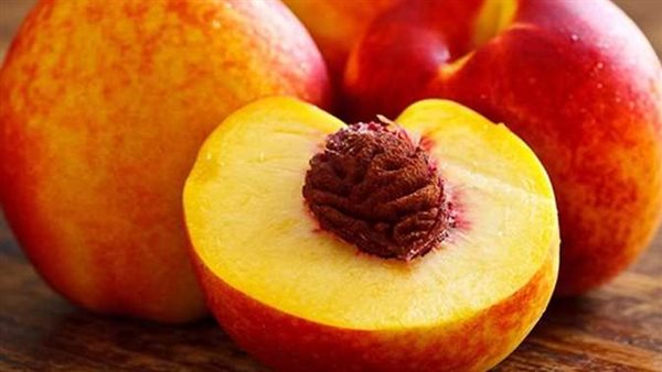 رئيس التغيرات المناخية يُجيب..هل الخوخ في الأسواق مسرطن وغير آمن؟