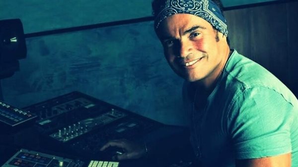 يقصد مين؟.. عمرو دياب يثير حيرة الجمهور بـ اللي يمشي يمشي