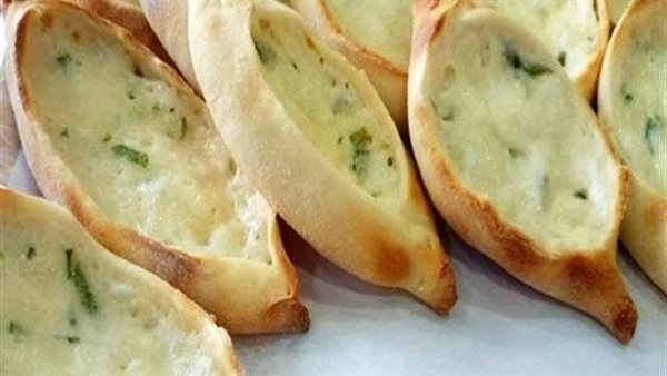 لن تتخيل ما تفعله بجسمك.. 7 أطعمة لا تتناولها على الريق تجنبا للبكتيريا واضطرابات المعدة 